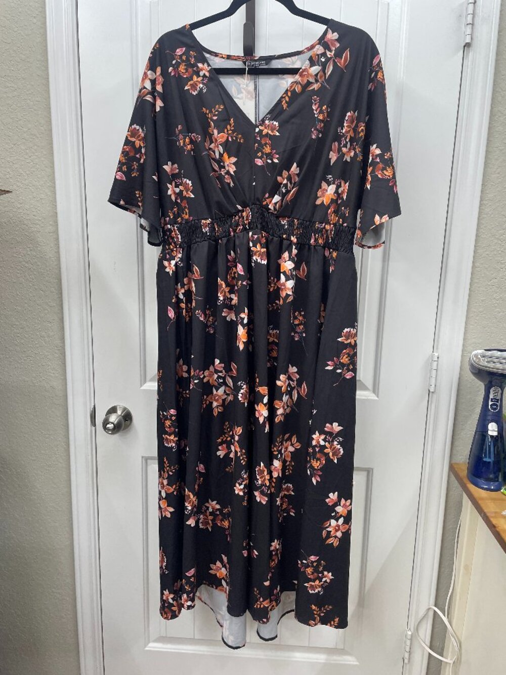 BloomChic Short Sleeve Dark Floral Print Pocket V Neck Dress Tan Black  14-16/1X